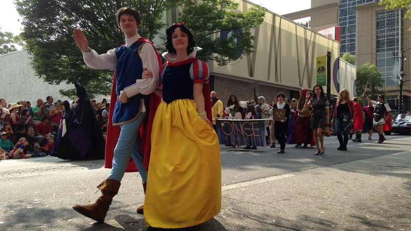 Illustration for article titled Vehicles Of The 2013 DragonCon Parade - Photo Dump
